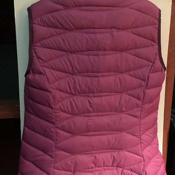 Eddie Bauer Women’s Down Puffer Vest, appears New without tags, Medium. - Picture 5 of 8